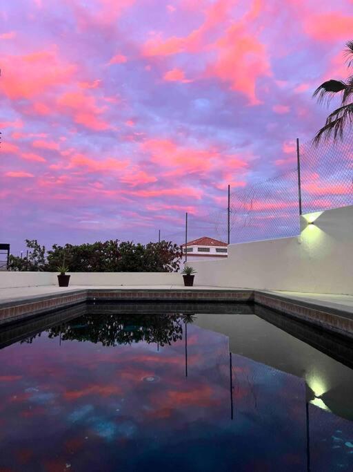 Cozy In Downtown Cabo. Walk To The